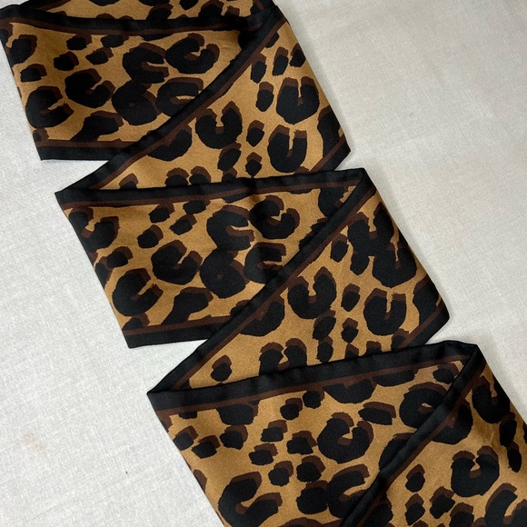 Louis Vuitton Leopard Bandeau - Picture 9 of 10